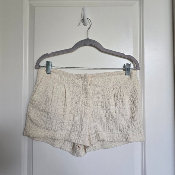 H&M Cream pleated textured Shorts - Picture 1 of 3